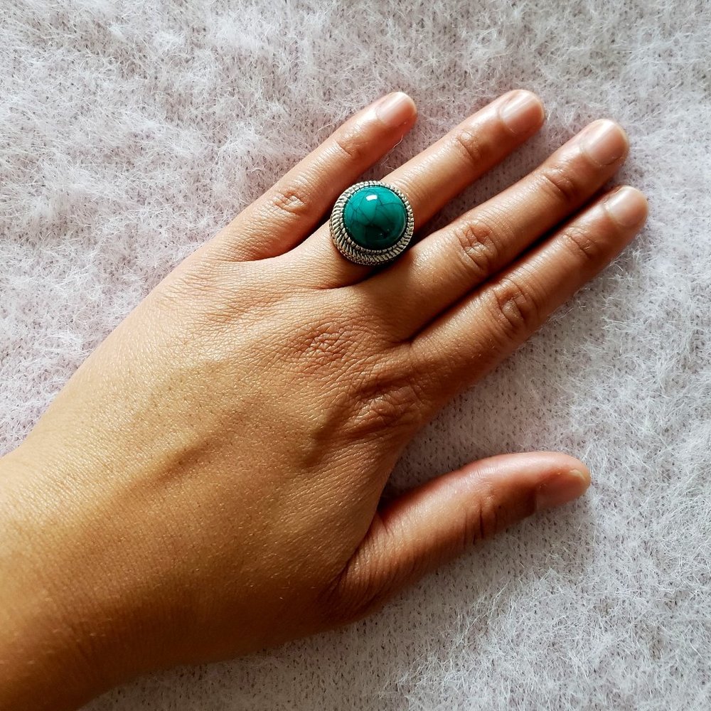 Turquoise Bezel Fashion Ring Silver Tone Size 7